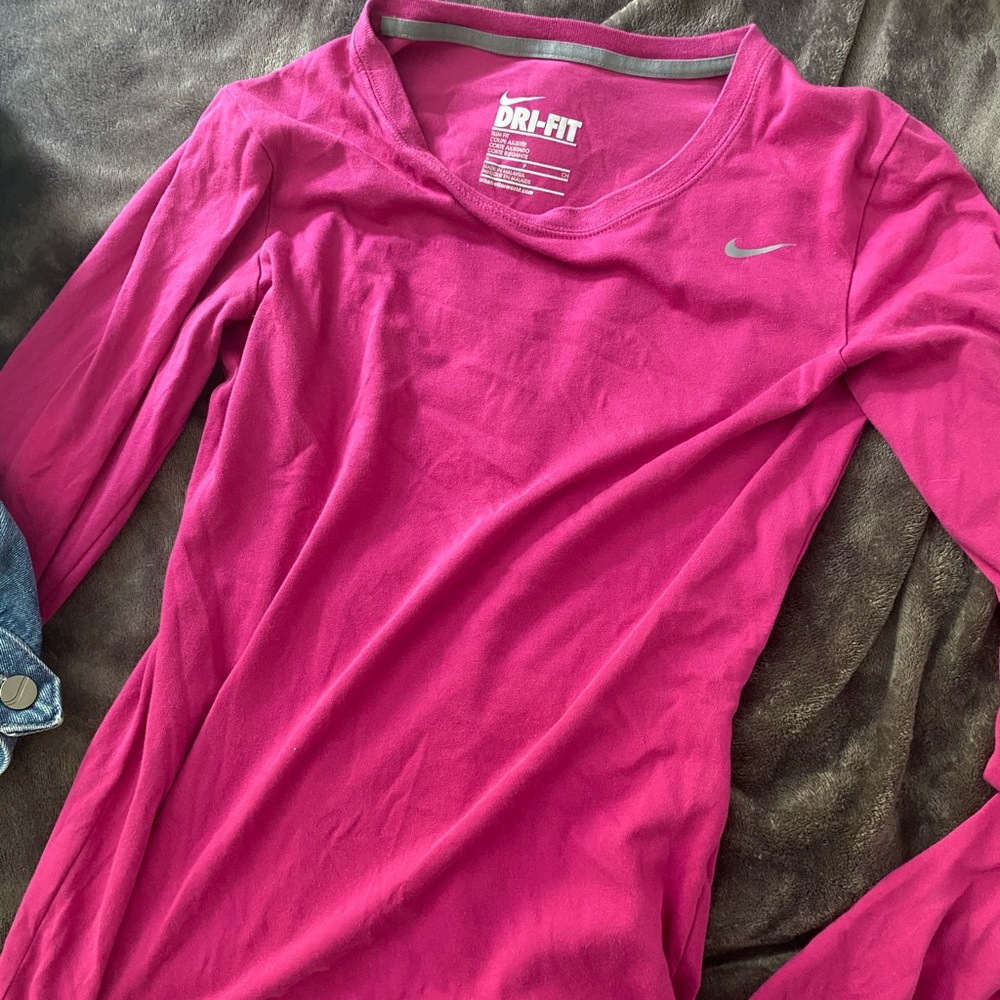 Nike long sleeve shirt women’s